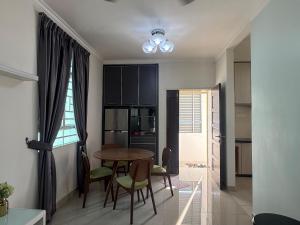 a kitchen and dining room with a table and chairs at SPICE Skyview Luxe Tunas 3B2B in Relau