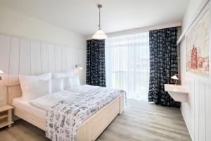 Giường trong phòng chung tại Pytloun Imperial Design Suites