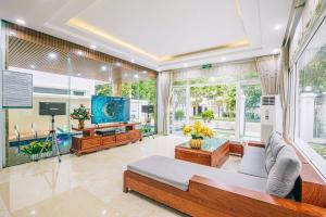 a large living room with a couch and a tv at Villa nt 48 FLC Thanh Hoá in Sầm Sơn