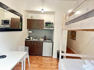 a room with a kitchen and a loft bed at Charme et confort in Montévrain