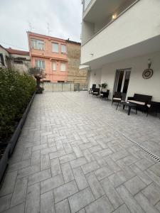 a patio with chairs and tables in a building at Suite Vittoria in Ortona