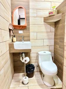 a bathroom with a toilet and a sink at Apartamento #10 in Alajuela