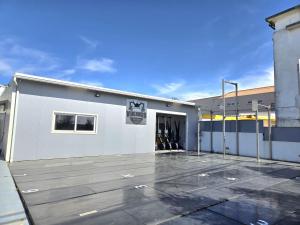 a large white building with a parking lot at Vikings AL in Areosa