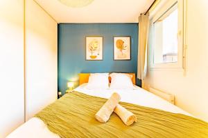 a bedroom with a bed with two towels on it at La bastide de Montech in Montech +22 photos