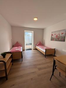 a room with two beds and a table at Ferienhof von Hammel in Sevelten