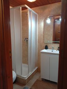 a bathroom with a shower and a sink at CASA DE MADEIRA E PEDRA in Afife +13 photos