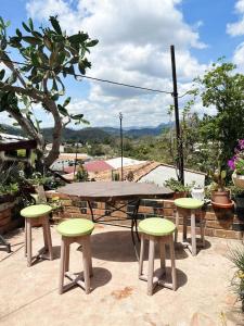 a picnic table and four stools on a patio at Guest House Don Moisés in Copán Ruinas