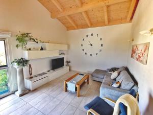 a living room with a couch and a table at Ca Mea - Lake View, Parking, EV in Gordola