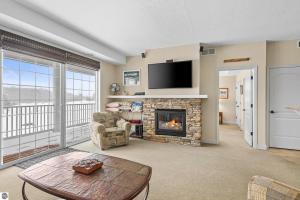 a living room with a fireplace and a tv at Bird's Eye View at Hawk's Eye in Bellaire