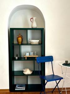 a blue chair in front of a book shelf at Marea L in Lerici +15 photos