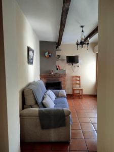 a living room with a couch and a fireplace at Apartamentos Turísticos Rural Los Tinaos in Bubión