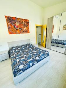 a bedroom with a bed and a mirror at Xerxe's House in Varenna