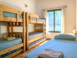 a bedroom with two bunk beds and a window at Casa Avellaneda I 12 pax - A 6 cuadras Arístides in Mendoza