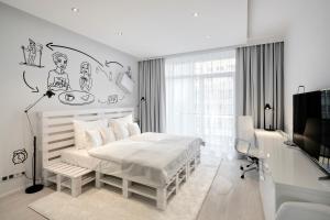 Giường trong phòng chung tại Pytloun Imperial Design Suites
