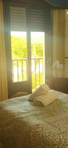 a bedroom with a large bed with a window at Casa Los Soles in El Bosque