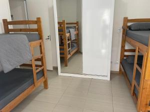 a room with several bunk beds and a mirror at Casa para 8 pessoas in Itu +2 photos