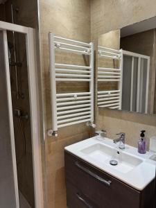 a bathroom with a sink and a mirror at La Penélope in Tunis