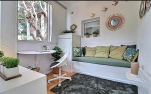 a living room with a couch and a window at Le paradis bleu azur in Ensuès-la-Redonne +8 photos