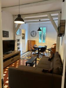 a living room with a couch and a table at Le paradis bleu azur in Ensuès-la-Redonne
