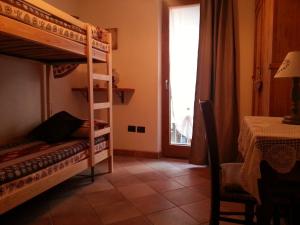 Postel nebo postele na pokoji v ubytování Maison Bellevue VDA-PERLOZ-N 0001