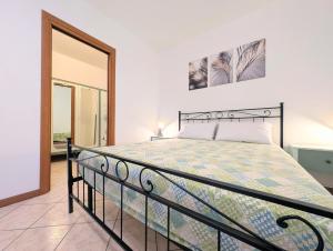 a bedroom with a bed and a mirror at Popi House in Menaggio