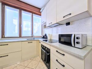 a kitchen with a microwave and a stove at Popi House in Menaggio