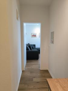 a living room with a black couch in a hallway at Wind und Meer in Langeoog +2 photos