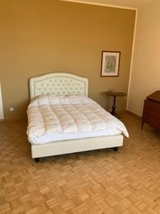 a bedroom with a bed and a wooden floor at La Casa di Loris in Lerici