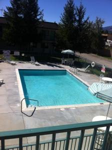 Výhled na bazén z ubytování Motel 6-Ely, NV nebo okolí