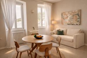 a living room with a table and a couch at The Wave Seafront Apartment Vis in Vis