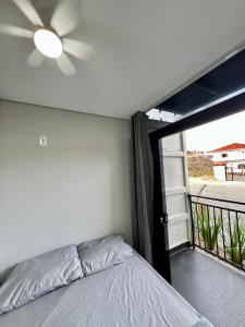 a bedroom with a bed and a ceiling fan at Studio Garten Container in Joinville