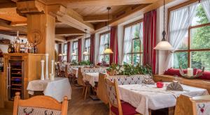 Restaurace v ubytování Hotel Mutz Garni + 37 fotografií