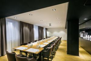Un restaurant sau alt loc unde se poate mânca la Pytloun Imperial Design Suites