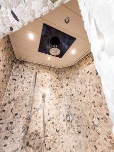 a bathroom with a shower with a shower head at Team Haus -6Zimmer 12Betten Parkplätze Grillen Terrasse Balkone schnell nach Augsburg und München in Mering +126 photos