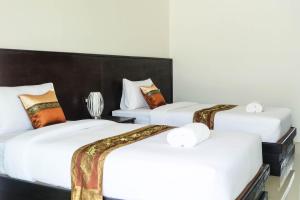 Postel nebo postele na pokoji v ubytování The Oasis Khaolak Resort - SHA Plus