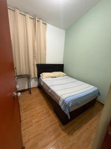 a small bedroom with a bed and a window at Casa Jardín Relax in Moyobamba