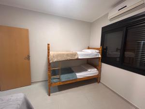 a bedroom with a bunk bed and a window at Casa Mobiliada Conforto e Praticidade in Santa Rosa