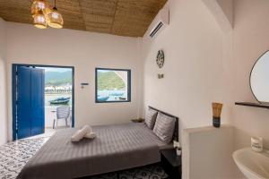 a bedroom with a bed and a bathroom with a sink at O'Stay Vinh Hy in Vĩnh Hy