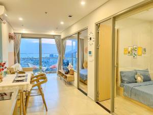 a living room with a bed and a dining room at The Sóng Vũng Tàu - Căn Hộ Nghỉ Dưỡng, Infinity Pool - Near Beach & Central Location Mr T in Vung Tau +164 photos