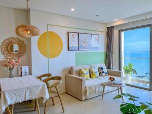 a living room with a couch and a table at The Sóng Vũng Tàu - Căn Hộ Nghỉ Dưỡng, Infinity Pool - Near Beach & Central Location Mr T in Vung Tau