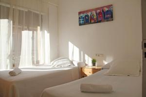 Cama o camas de una habitación en Roomin Hostel