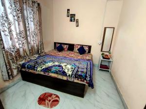 a bedroom with a bed and a mirror and curtains at Shivashrays Homestay in Rānchī