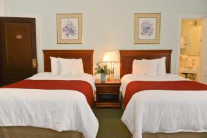 Ένα ή περισσότερα κρεβάτια σε δωμάτιο στο Penn Wells Hotel +34 φωτογραφίες
