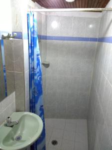 Ein Badezimmer in der Unterkunft Hotel El Turista