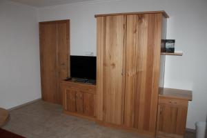 TV a/nebo společenská místnost v ubytování Hotel Garni Waldhof - Wohlfühlen am Lech