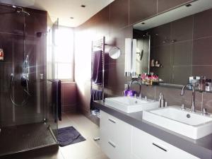 a bathroom with two sinks and a shower at Maison de Manne in Saint-Just-de-Claix