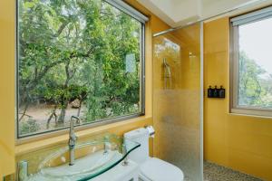 a bathroom with a sink and a window and a toilet at Toptai Kenting BY REINDEER in Kenting +30 photos