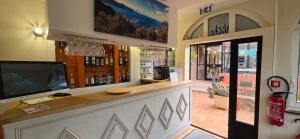 a bar in a store with a tv on a counter at Hôtel Bella Vista in Porto Ota
