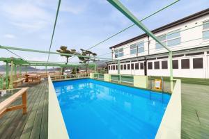 a large swimming pool on top of a building at Abientot Spa Pension Ganghwa in Incheon