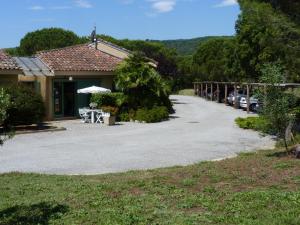 a building with a parking lot with cars parked at Residence Les Sellettes in Saint-Tropez